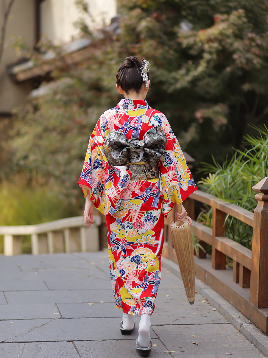 Japanese Women Formal Wear - ชุดกิโมโนแบบดั้งเดิมของญี่ปุ่นสำหรับผู้หญิง สีแดง แบบดัดแปลง ชุดยูกาตะแบบเป็นทางการ สวมใส่ง่าย ไม่ยับง่าย